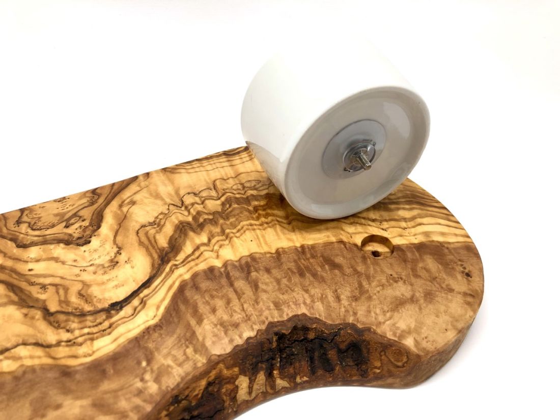 Schneide- & Servierbrett aus Olivenholz 30-34 cm inkl. Dipschale aus Porzellan