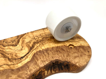 Schneide- & Servierbrett aus Olivenholz 30-34 cm inkl. Dipschale aus Porzellan